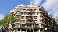 Barcelona and Artistic Gaudí: Full Day Guided Walking and Bus Sightseeing Tour