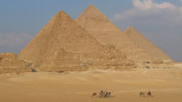 Private Guided Day Trip to Giza Pyramids and Khan El Khaili Market from Cairo