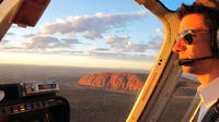 Survol en hélicoptère d'Uluru (Ayers Rock) avec possibilité de surclassement pour le Kata Tjuta image 1 Survol en hélicoptère d'Uluru (Ayers Rock) avec possibilité de surclassement pour le Kata Tjuta image 1