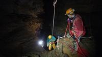 Horne Lake Caves Extreme Rappel Expedition