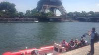 90 minutes Speed Boat Tour in Paris with High Speed Experience and Cruise