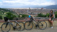 Florence Bike Tour with Visit to a Tuscan Villa and Light Lunch