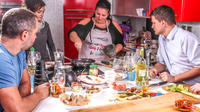 Classe traditionnel repas tchèque et la cuisine dans une maison locale, plus céramique Peinture à Prague