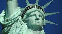Wandeltocht langs het Vrijheidsbeeld, Ellis Island en het 9/11 Memorial, met optionele voetstukupgrade Wandeltocht langs het Vrijheidsbeeld, Ellis Island en het 9/11 Memorial, met optionele voetstukupgrade