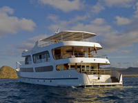 Galapagos Islands Luxury Cruise: 6-Day Tour with a Naturalist Aboard the 'Odyssey'