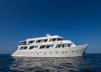  Galapagos Islands Tour: 5-Day Cruise with a Naturalist Guide Aboard the 'Yolita II'