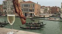 Gondola and Gala Dinner in a Venetian Palace