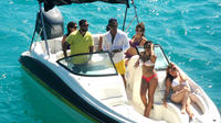 Recorrido en barco privado con deportes acuáticos y playa Recorrido en barco privado con deportes acuáticos y playa