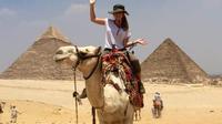 8-Hour Private Tour to the Pyramids of Giza and Saqqara including Lunch from Cairo