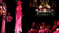 Risqué Revue: dîner-spectacle au cabaret with place au VIP Diapositive de Sydney