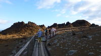 Excursión de un día para grupos pequeños a la isla de Bartolomé con recogida en el hotel y almuerzo Excursión de un día para grupos pequeños a la isla de Bartolomé con recogida en el hotel y almuerzo