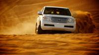 Safari en 4x4 dans les dunes rouges dans le désert de Dubaï Safari en 4x4 dans les dunes rouges dans le désert de Dubaï