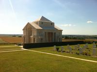 Escapada de un día a los campos de batalla del Somme desde París: Thiepval, Villers-Bretonneux y Museo de la Gran Guerra Escapada de un día a los campos de batalla del Somme desde París: Thiepval, Villers-Bretonneux y Museo de la Gran Guerra