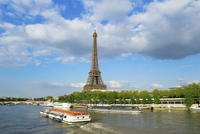 Visite de Paris à partir de Disneyland with billette non coupé-file versez le musée du Louvre with Visite guidée audio et croisière sur la Seine