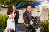 Elvis-huwelijk in de Graceland Wedding Chapel Elvis-huwelijk in de Graceland Wedding Chapel