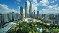 Private Tour: Kuala Lumpur with Petronas Twin Towers Observation Desk and Batu Caves