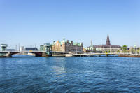 Crucero de los puentes de Copenhague en una barcaza Crucero de los puentes de Copenhague en una barcaza
