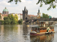 Croisière l'après-midi sur la rivière Vltava à Prague