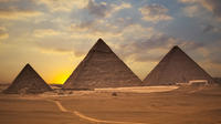 Private 6-Hour Tour to Pyramids of Giza and Egyptian Museum in Cairo with Lunch