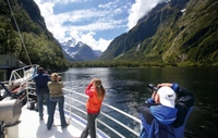 Croisière avec nuitée sur le Milford Sound à bord du Milford Mariner, au départ de Te Anau Croisière avec nuitée sur le Milford Sound à bord du Milford Mariner, au départ de Te Anau