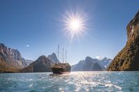 Te Anau Super Saver: Milford Sound Nature Cruise plus Te Anau Glowworm Cave Tour