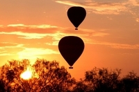 Amanecer en globo en Alice Springs Amanecer en globo en Alice Springs