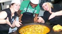 Imagen Clase de cocina de paella y visita histórica a pie de Valencia