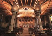 Excursion d'Une journée à Barcelone: ​​Montserrat, Colonia Guell et crypte de Gaudi