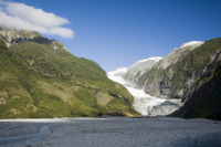 Marche dans la vallée du glacier François-Joseph
