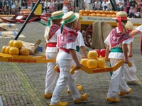 Halve dag naar de kaasmarkt van Alkmaar en Hollandse windmolens vanuit Amsterdam Halve dag naar de kaasmarkt van Alkmaar en Hollandse windmolens vanuit Amsterdam