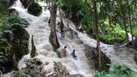 Excursión privada de Chiang Mai a las cataratas de Bua Thong con tirolina Excursión privada de Chiang Mai a las cataratas de Bua Thong con tirolina