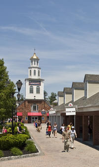 Woodbury Common Premium Outlets Shopping Tour