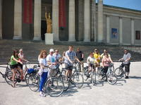 Munich Super Saver: City Bike Tour plus Bavarian Beer and Food Evening