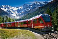 Togtur med Bernina Express fra Milano til de sveitsiske alper Togtur med Bernina Express fra Milano til de sveitsiske alper