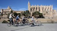 Palma de Mallorca Urban Bike Tour with Sunset Cruise
