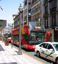 Recorrido en autobús turístico con paradas libres por la ciudad de Granada