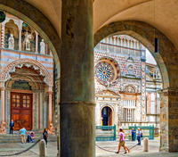 Franciacorta Wine Tour with Lunch and Bergamo Sightseeing from Milan