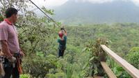 Mindo Zip Lining, Butterfly Farm and The Hummingbirds Shared Tour from Quito