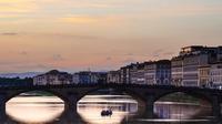Gondel: eine 2-stündige Panoramatour auf einem echten florentinischen Barchino Gondel: eine 2-stündige Panoramatour auf einem echten florentinischen Barchino