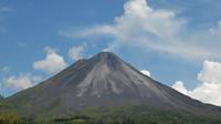 Arenal Volcano and Tabacón Hot Springs Day Trip from San Jose