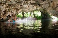Cancún cenote-tour: snorkelen, afdalen en van een tokkelbaan gaan Cancún cenote-tour: snorkelen, afdalen en van een tokkelbaan gaan