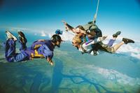 Saut en parachute à Cairns, tour en hélicoptère de la Grande Barrière de corail et croisière image 1 Saut en parachute à Cairns, tour en hélicoptère de la Grande Barrière de corail et croisière image 1
