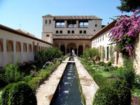 2-Day Granada Tour from Seville Including Skip-the-Line Access to Alhambra Palace and Arabian Baths 
