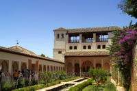 Malaga Shore Excursion: Skip-the-Line Alhambra and Generalife Gardens Tour