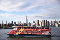 Crucero sobre el horizonte de la ciudad de Nueva York Crucero sobre el horizonte de la ciudad de Nueva York