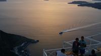 Santorini Highlights Tour with Wine Tasting from Fira