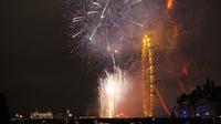 New Year's Eve River Thames Fireworks Display and Sightseeing Cruise Including Live Music 