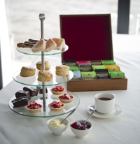 Croisière sur la Tamise à Londres, with thé de l'après-midi et table Réservée côté fenêtre et champagne en option de