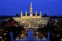 Viena por la noche: recorrido de noche por la ciudad (incluye la noria Wiener Riesenrad) Viena por la noche: recorrido de noche por la ciudad (incluye la noria Wiener Riesenrad)