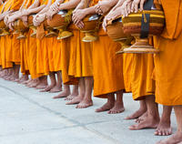 Exclusivo de Viator: excursión por la mañana a templo budista para ofrenda de limosna, Grand Palace y mercado de flores en Bangkok Exclusivo de Viator: excursión por la mañana a templo budista para ofrenda de limosna, Grand Palace y mercado de flores en Bangkok